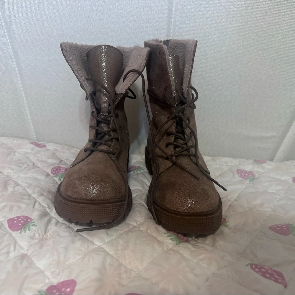 Steve Madden never worn